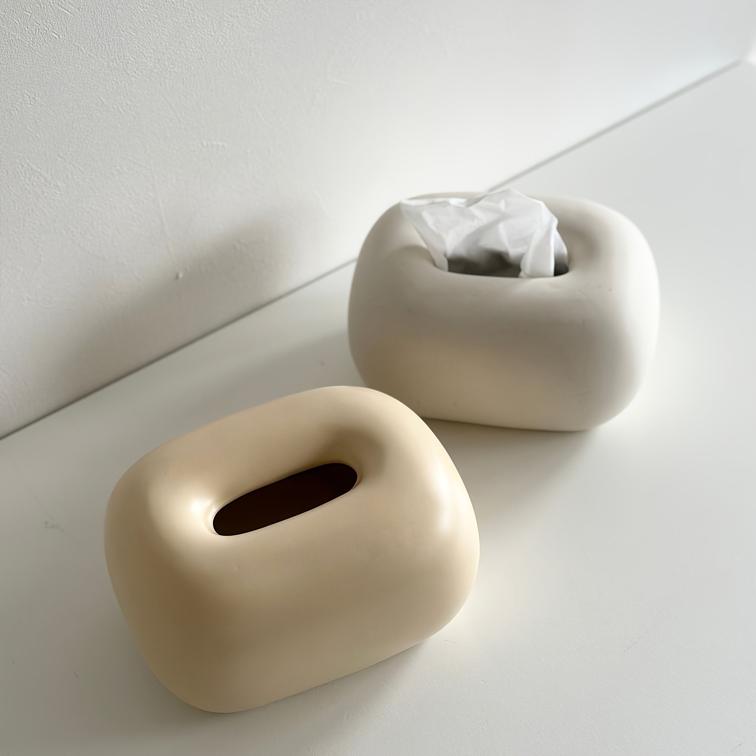 [Modern Ceramic Holder] 1pc Modern Minimalist Ceramic Tissue Box Holder | White & Black Accents, Spherical Shape, Durable & Stylish Storage Organizer, Tabletop Accent, Sleek Design, Quality Craftsmanship, Contemporary Style, Elegant Craftsmanship,